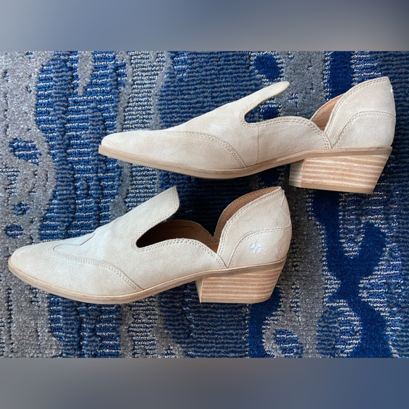 Merlyin Loafer in Cream & Light Brown - Size 10 - Picture 3 of 9